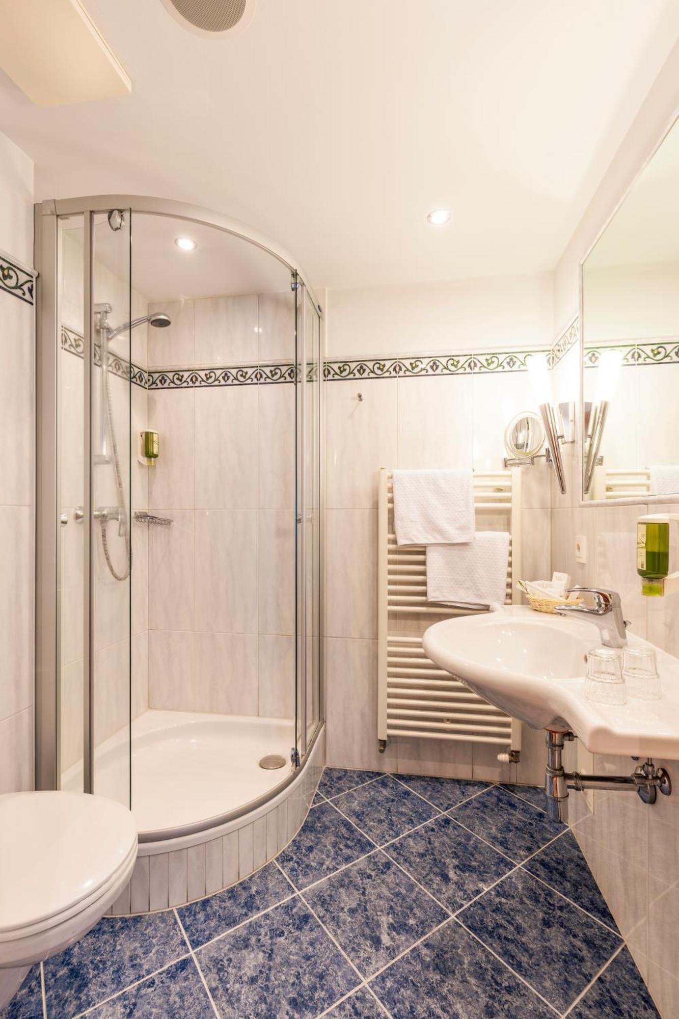 Weisser Hirsch Hotel 4*