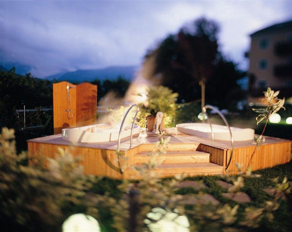 Weisser Hirsch Hotel 4*