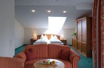 Hotel Weisser Hirsch 4*