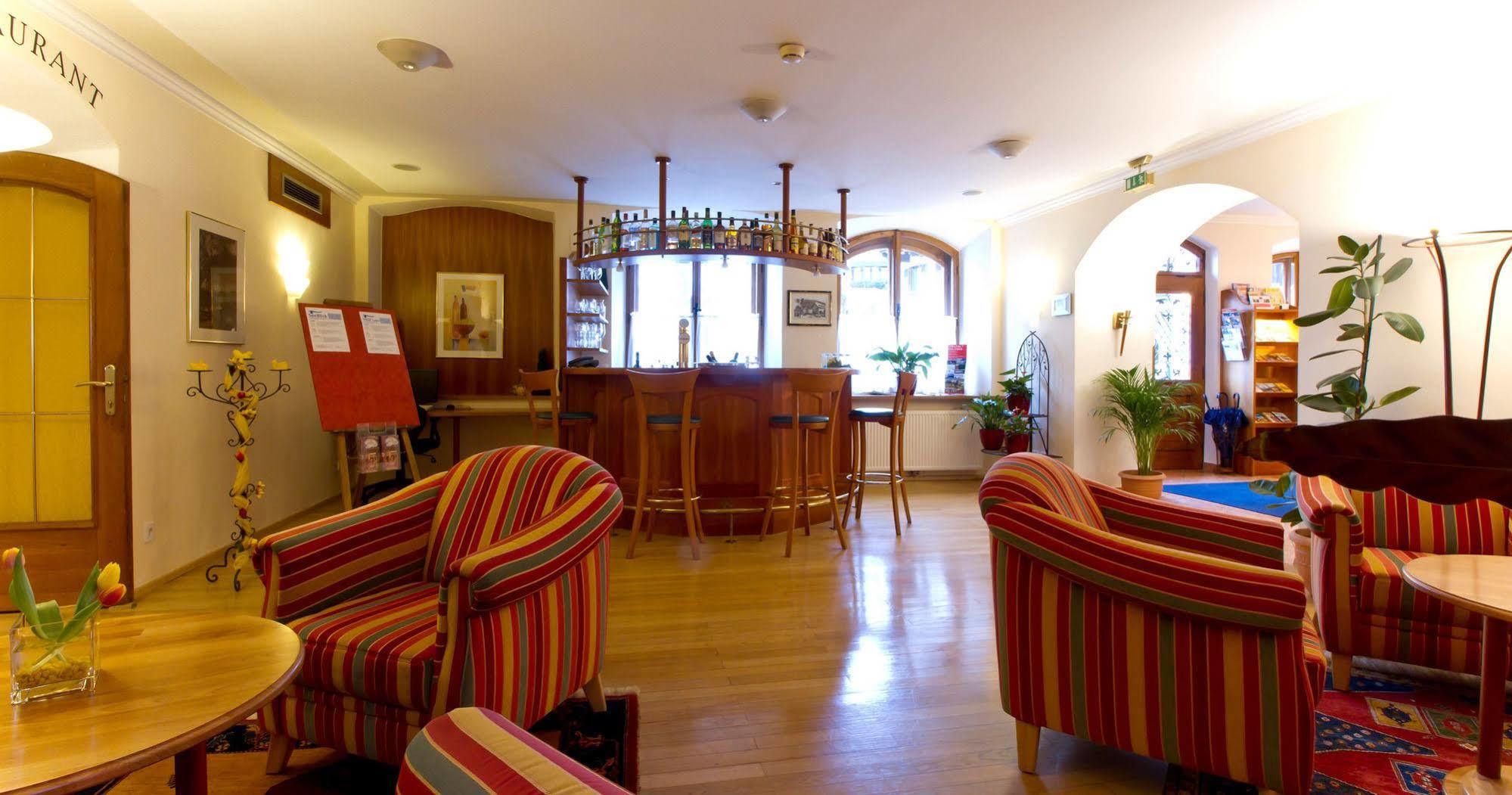 Weisser Hirsch Hotel 4*