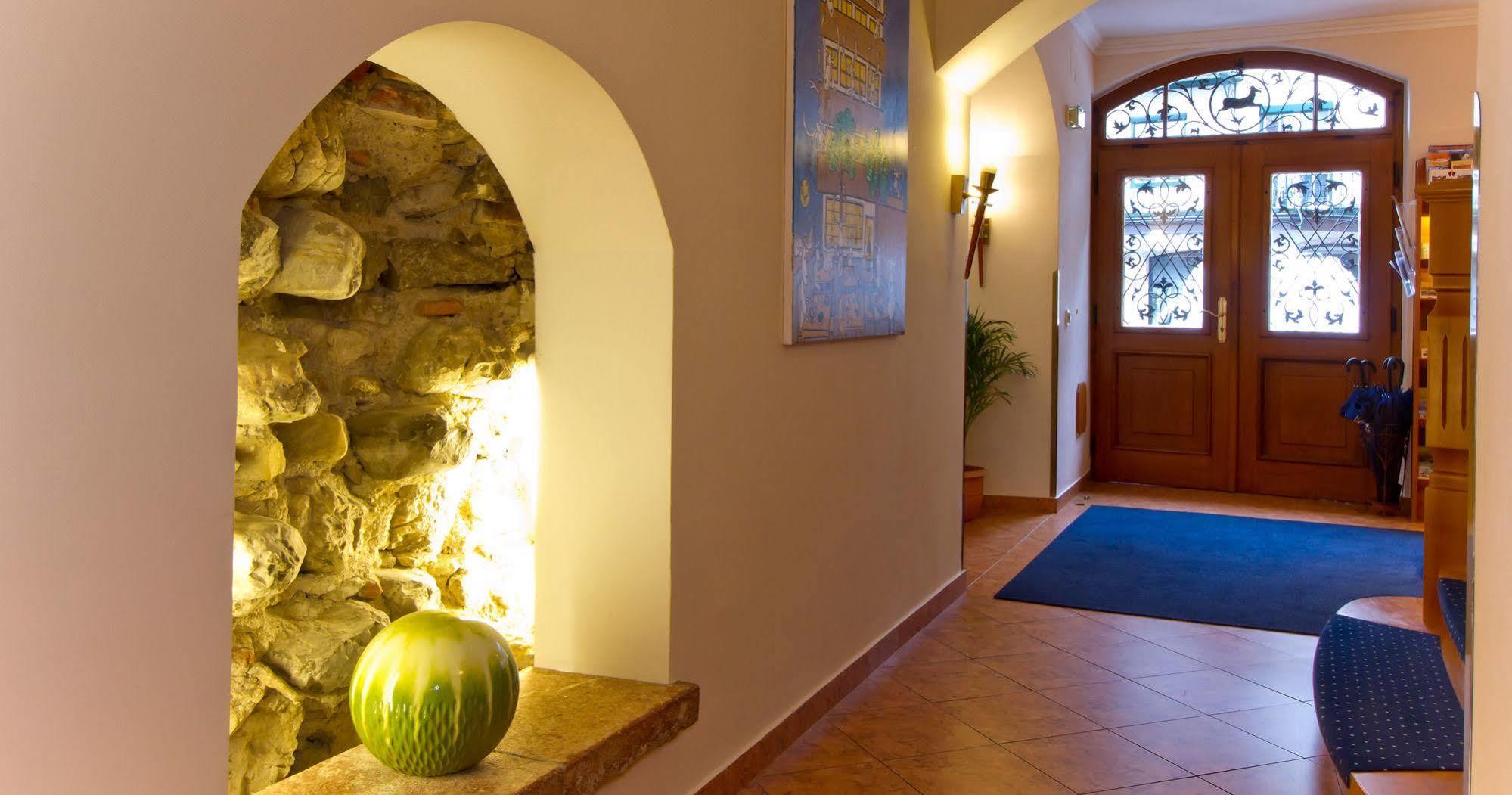 Hotel Weisser Hirsch 4*